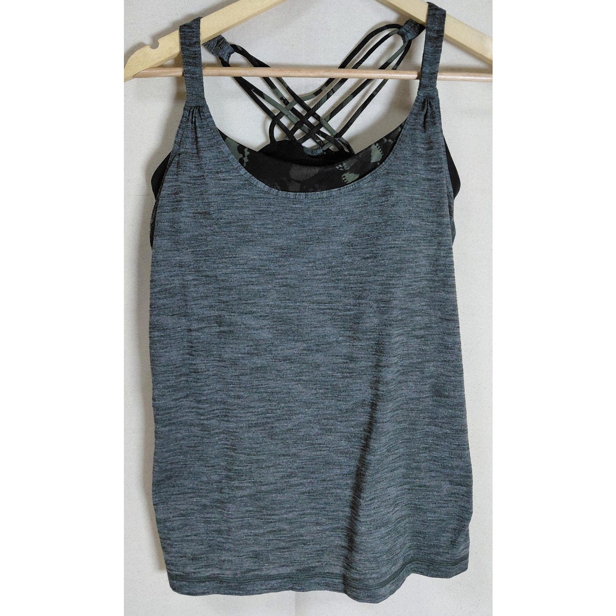 Lululemon Logo Strappy Tank Top Gray Solid Knit Sleeveless Size 8